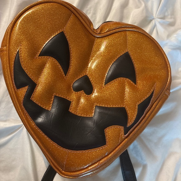 Selling a lovepainandstitches backpack